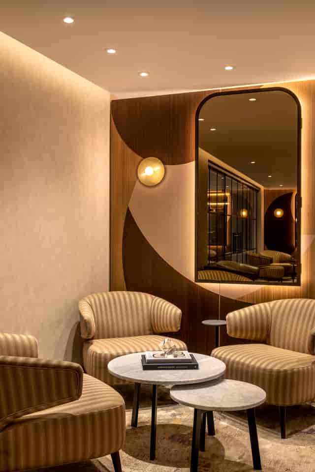 Stylish meeting space at Hoxton Lounge, Hilton London Metropole, ideal for networking events.