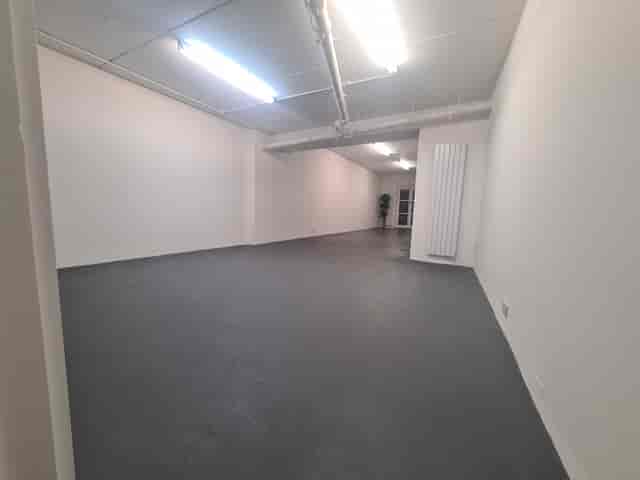 Large Gallery Room at B. T. Batsford Gallery, ideal for versatile meetings and events.