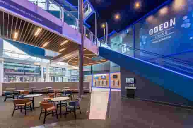Foyer & Oscar's bar