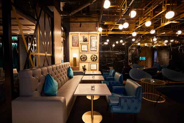 Foyer & Oscar's Bar