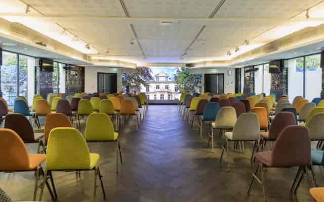 Colorful chairs arranged for a presentation in Les Jardins d’Eyrignac event space.