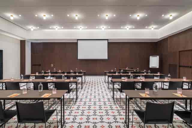 Meeting room setup at PACO PEPE, Canopy by Hilton Madrid for professional events.
