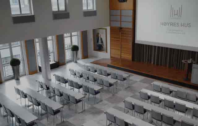 Conference space at Nordengen, Hoyres Hus with natural light, ideal for workshops and presentations.