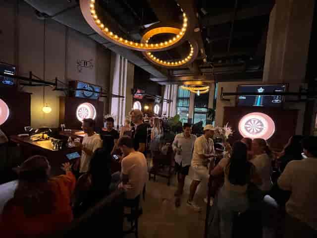 Vibrant Oche Venue in Amsterdam, perfect for networking and team-building events.