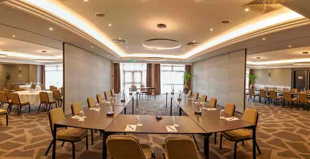 Chambers Suite at DoubleTree London Ealing, U-shaped meeting room for professional events.