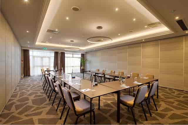Chambers Suite at DoubleTree London Ealing, modern meeting room for workshops and conferences.