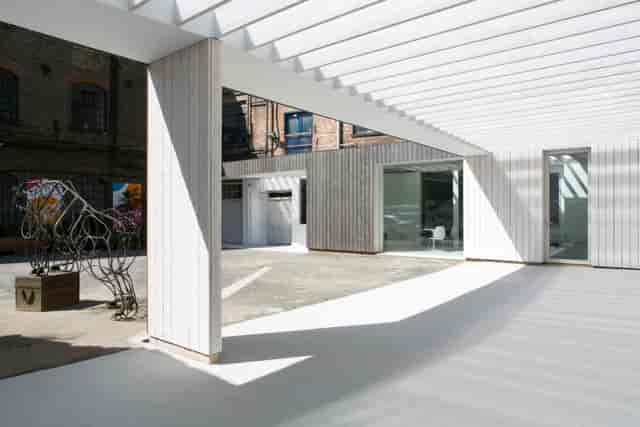 Modern open-air meeting room in East London, ideal for events and gatherings.
