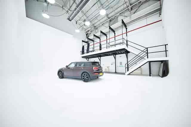 Infinity Stage at Sugar Studios: minimalist event space for creative meetings and product launches.