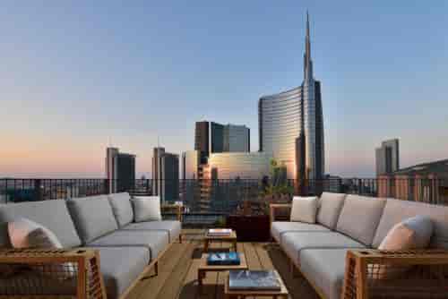 Rooftop lounge at Una Hotels Milano Verticale with skyline view, perfect for events.
