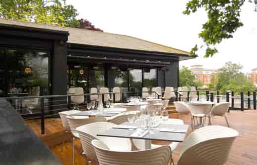 Stylish outdoor dining at THE TERRACE, perfect for events and gatherings in Richmond.