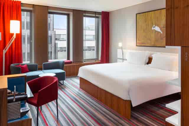Modern hotel room at Dorint Kurfürstendamm Berlin, ideal for business events and meetings.