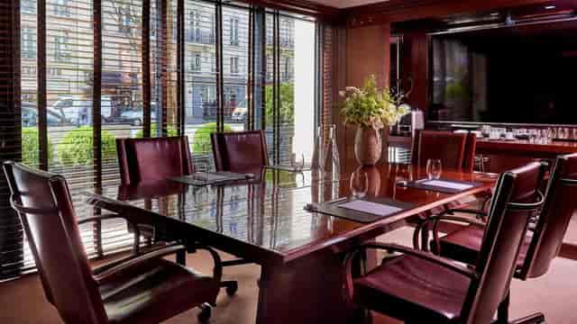 Imari Meeting Room at Hyatt Paris Madeleine, featuring a polished wooden table for meetings.