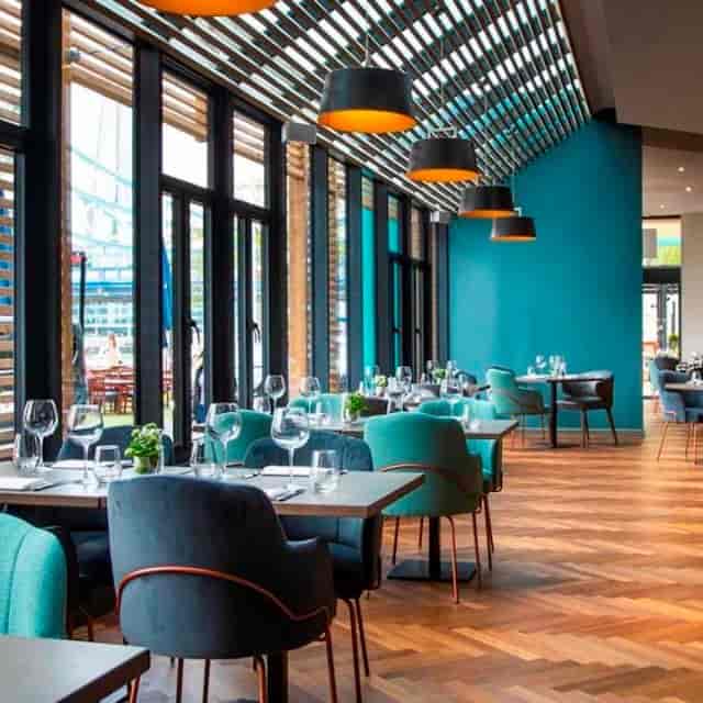 Vicinity Restaurant: Contemporary event space, natural light, corporate lunch, cocktail reception