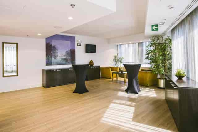 Liria event space in Princesa Plaza Madrid, modern decor for corporate meetings and social events.
