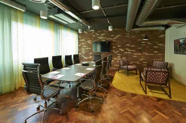Modern meeting room with large windows, ideal for corporate events and brainstorming sessions.