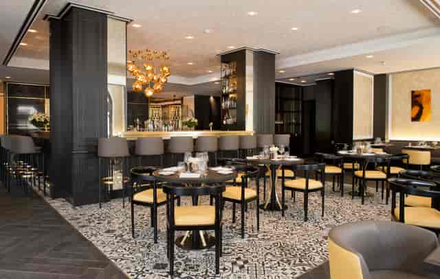 Elegant dining space at Baglioni Hotel London for intimate meetings and events.