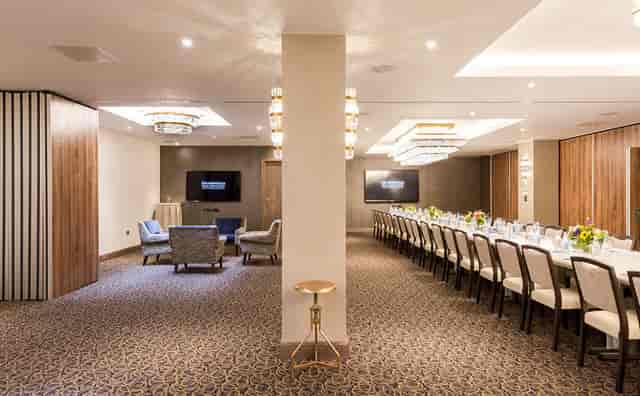 Sophisticated meeting space in Royal London House with dual screens for events and presentations.