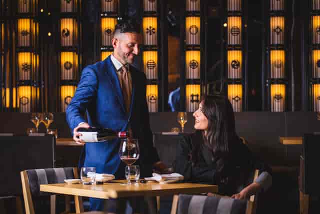 Sophisticated cocktail bar in Ginza, ideal for corporate events and private gatherings.