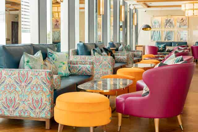 Vibrant lounge area on 10th floor for networking events and informal meetings.