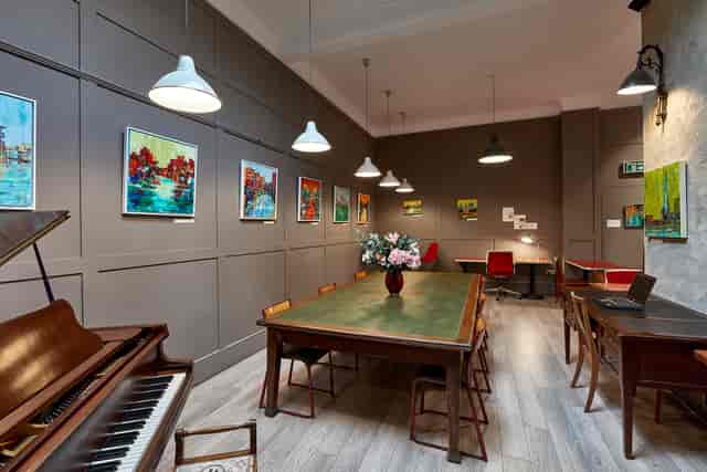 Stylish meeting room in Hatcham House, featuring a long table for workshops and brainstorming.