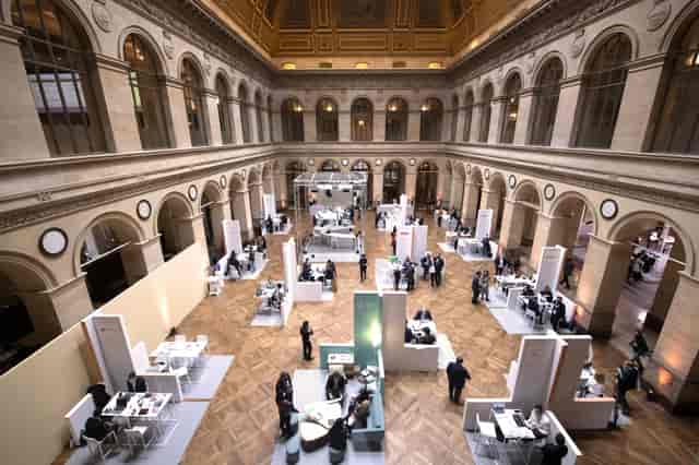 Elegant Palais Brongniart Nave, ideal for conferences and exhibitions with high ceilings.