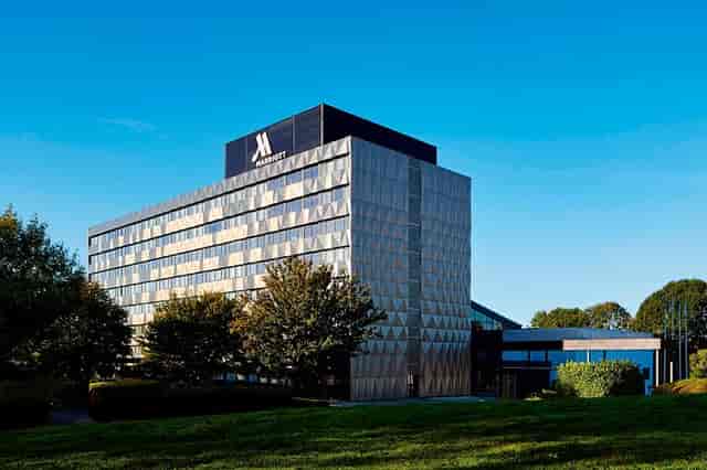 Modern Marriott Portsmouth hotel with sleek architecture, ideal for corporate events.