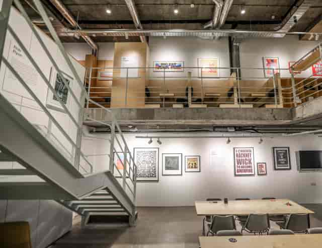Modern industrial event space with exposed concrete, ideal for meetings and workshops.