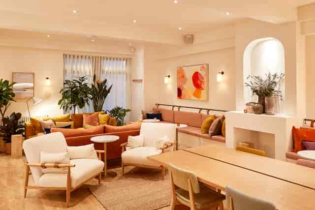 Stylish event space with warm colors, ideal for gatherings and meetings.
