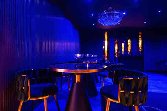 Elegant Daark Venue with blue tones, chandelier, ideal for upscale events and gatherings.
