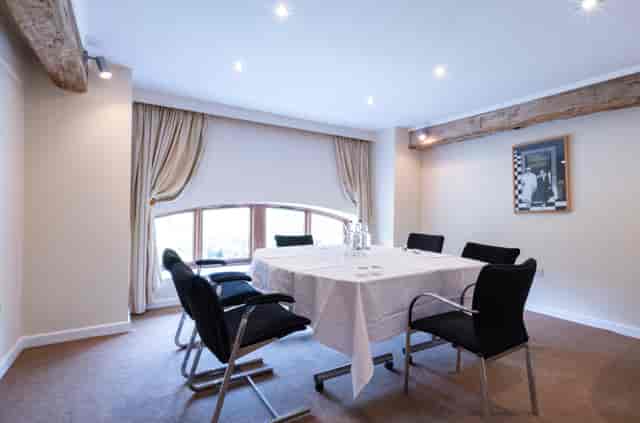 Billesley Manor meeting room with round table, ideal for presentations and gatherings.