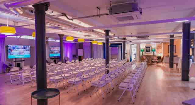 La Galeria event space with white chairs, ideal for meetings and seminars.