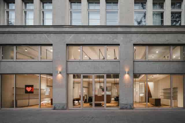Modern event venue with large glass windows, perfect for meetings and workshops.