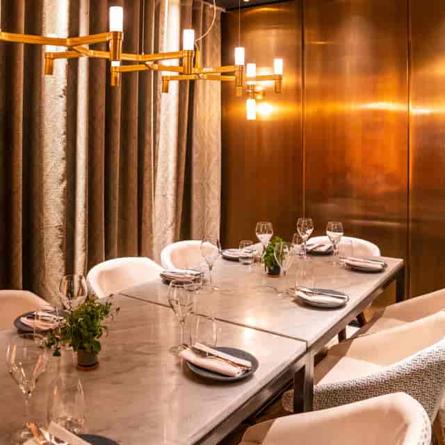 Elegant dining table in Farzi London, ideal for corporate dinners and upscale events.