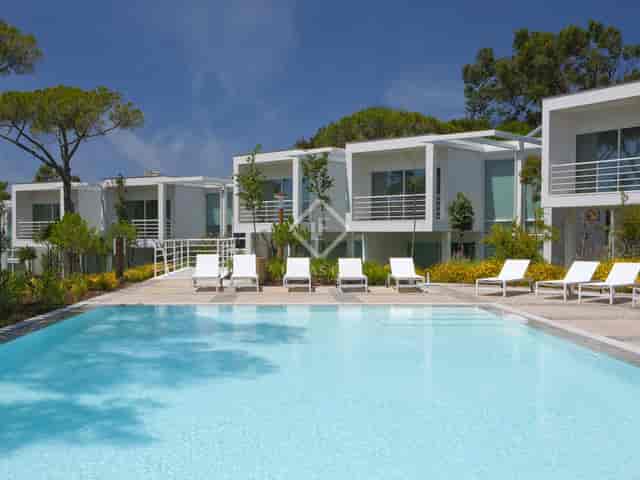 Modern event space at Quinta Da Marinha Hotel with inviting pool, ideal for meetings.