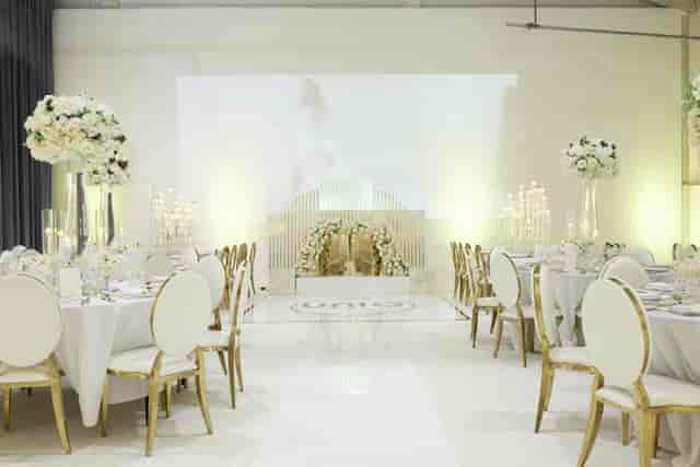 Elegant event space with round tables, ideal for weddings and galas at S2 Royal Arsenal.