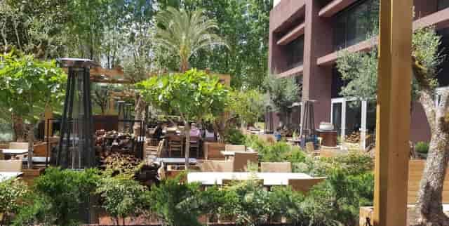 Floriana II outdoor event space, Corinthia Lisbon with lush landscaping for corporate meetings.