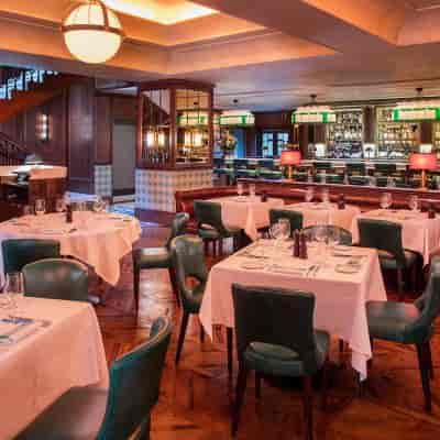 Sophisticated dining area at Smith & Wollensky, ideal for intimate events and networking.