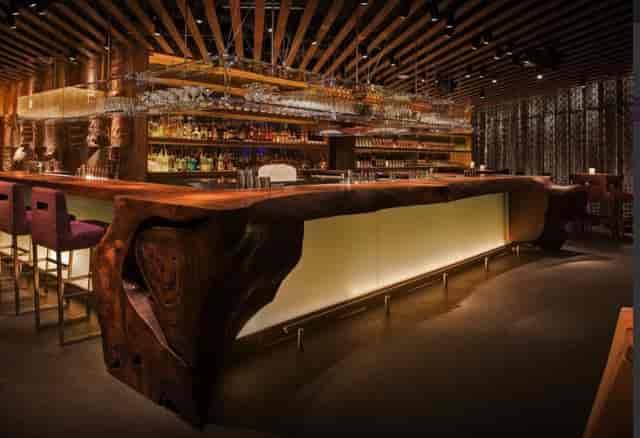 Stylish bar at YAMA SABAKU, Zuma Las Vegas, ideal for networking events and cocktail receptions.