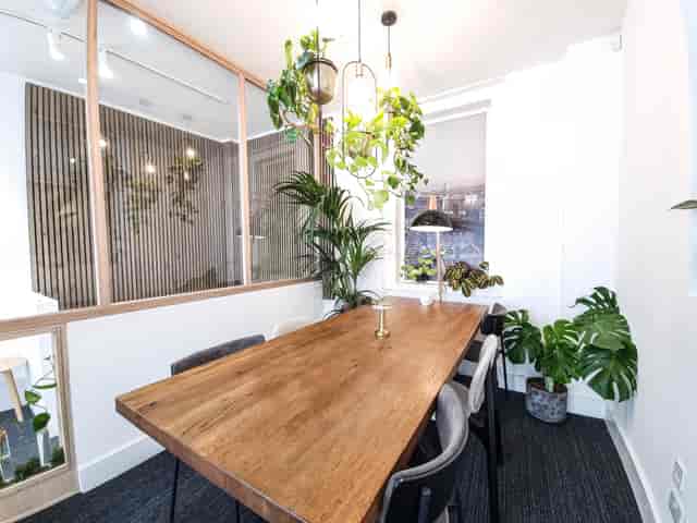 Modern meeting room with wooden table, ideal for creative brainstorming sessions.