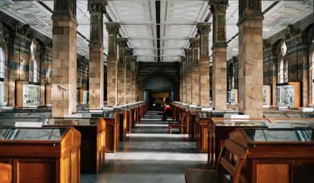 Elegant History Room with tall columns, ideal for corporate events and exhibitions.