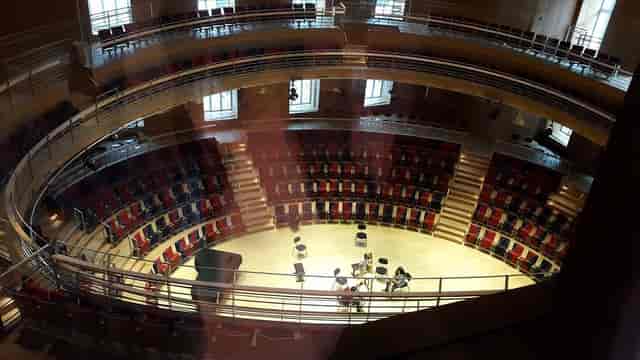 Modern concert hall with circular seating, ideal for workshops and panel discussions.