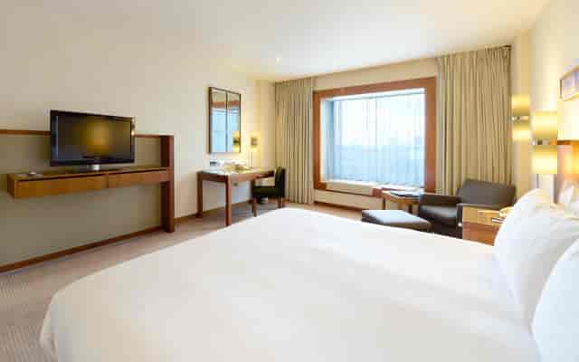 Luxury suite at Canary Riverside Plaza Hotel, ideal for business events and comfort.