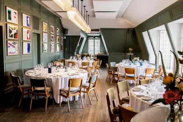 Stylish event space with round tables, ideal for corporate meetings and private celebrations.
