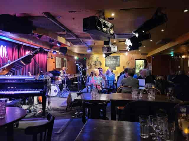 606 Club - >Grzegorz Stanisz</a>