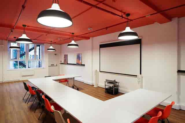 Modern meeting room in London Bridge Hive with red ceiling, ideal for workshops and events.