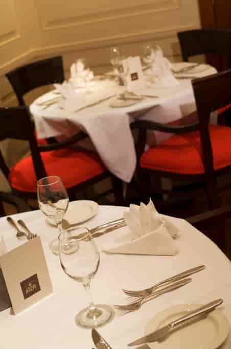 Londinium Restaurant dining table with elegant glassware for intimate events in London.