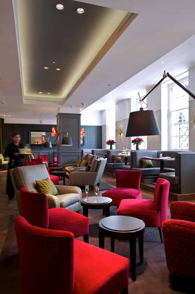 Quarter Bar & Lounge