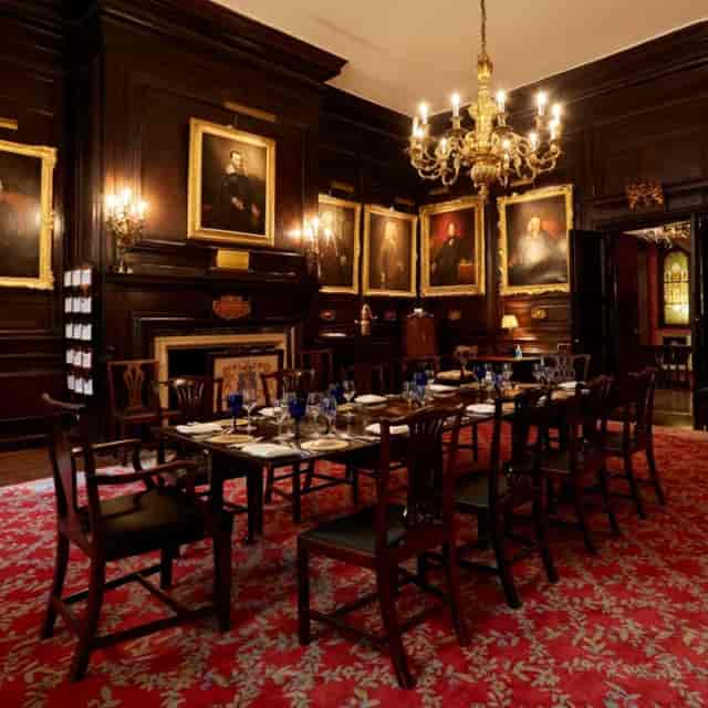Elegant wood-paneled dining room for corporate events and exclusive dinners.