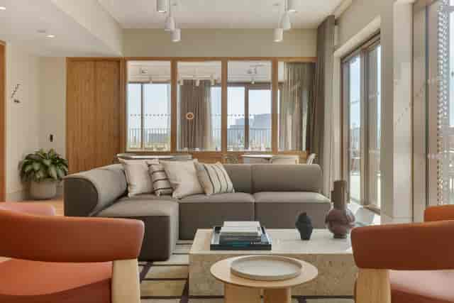 Modern meeting space at Sixth Floor Lounge, bright with natural light for brainstorming sessions.