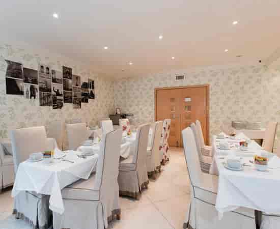 Breakfast Room at Ashburn Hotel, elegant decor for intimate meetings and conferences.